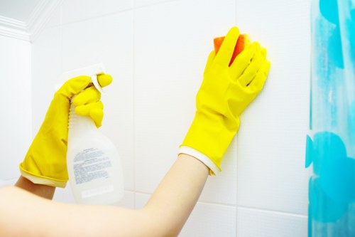Deodorizing a mattress with baking soda
